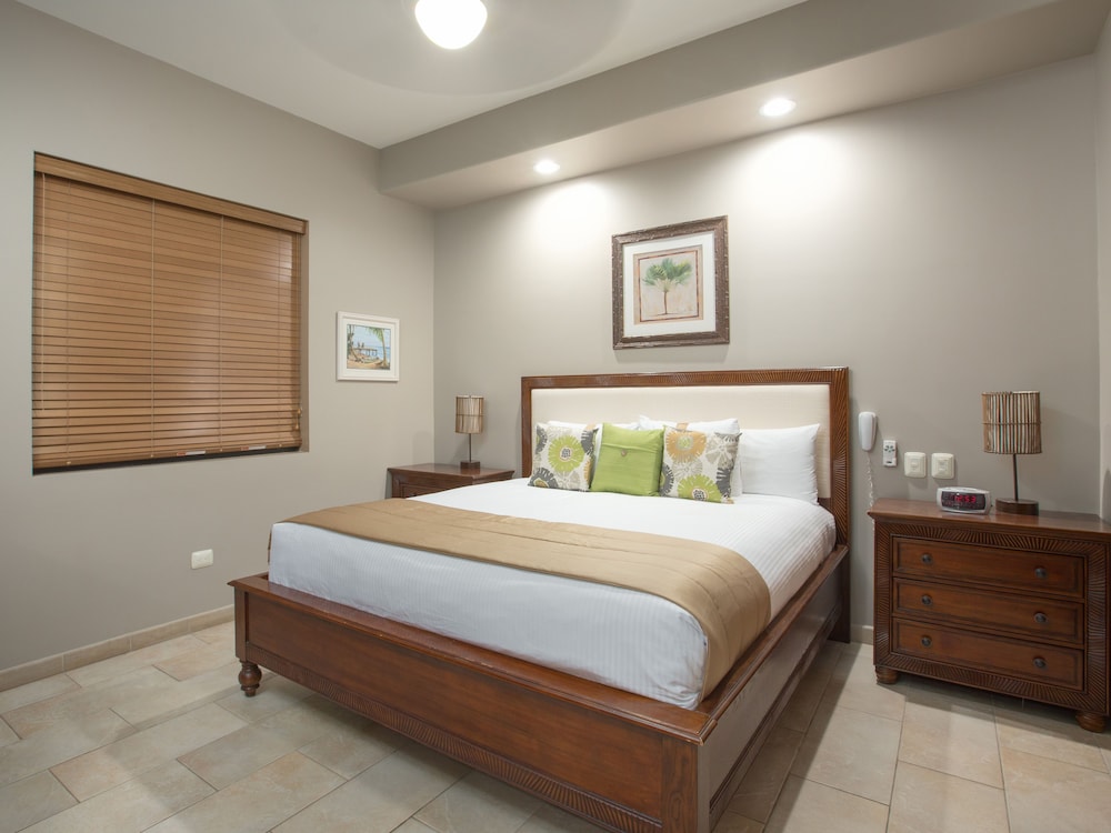 3 Bedrooms, 1 Queen and 2 King Beds, Ocean Front