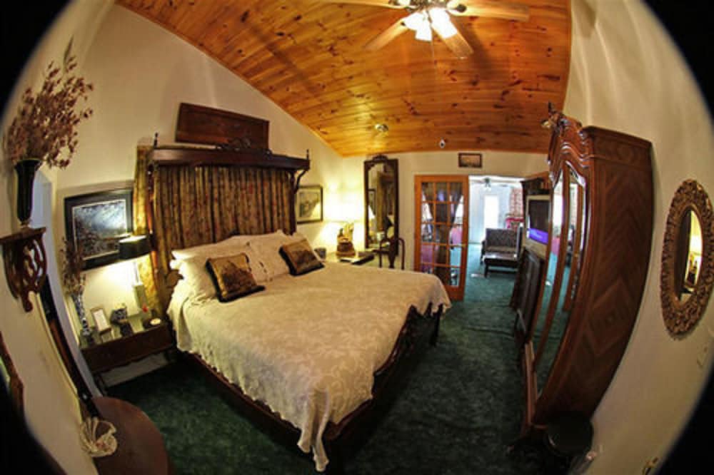 Echo Canyon Manor 21/76