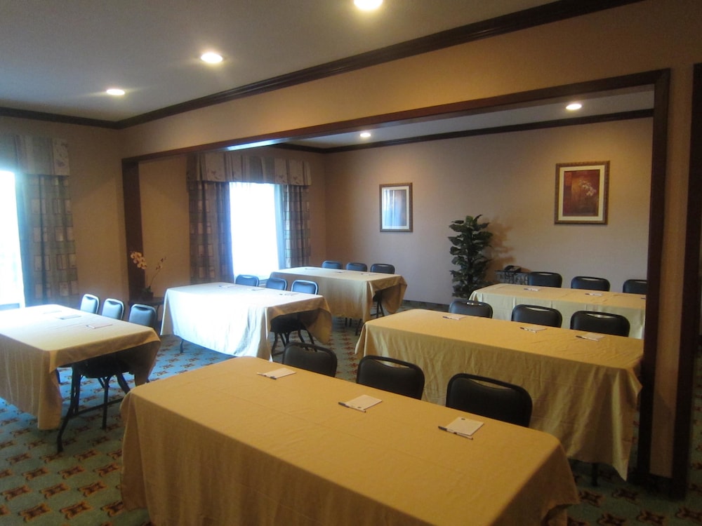 Best Western Granbury Inn & Suites 34/36