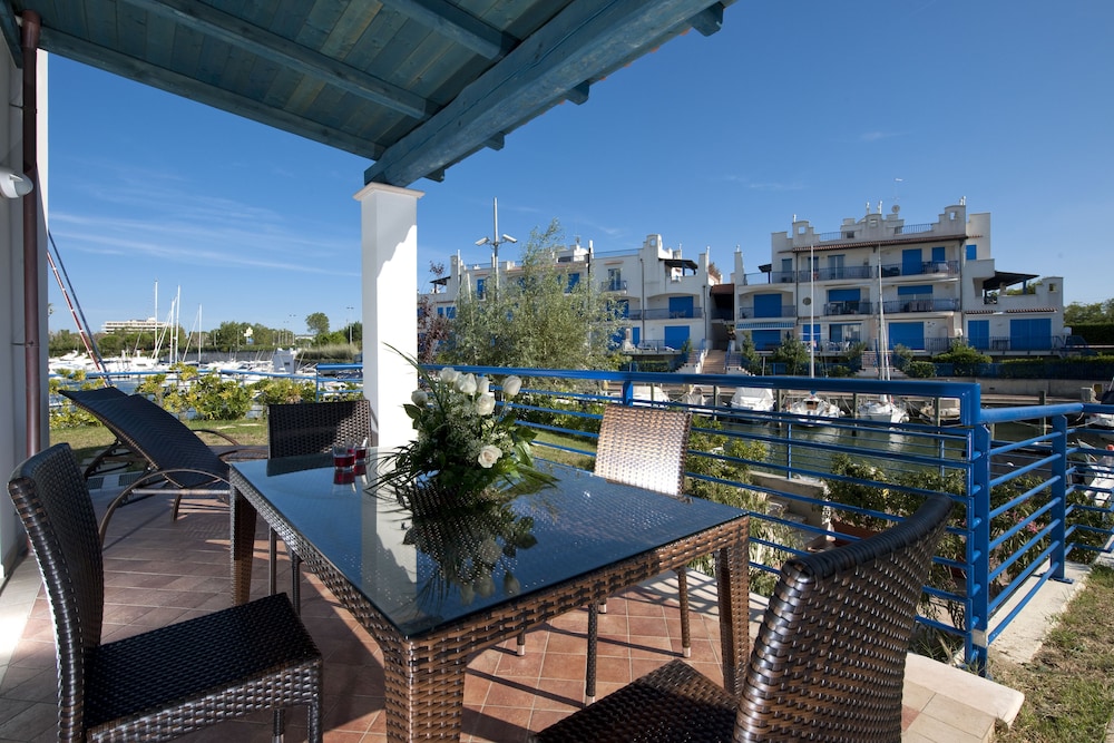 PORTOVERDE BEACH APARTMENTS 33/53