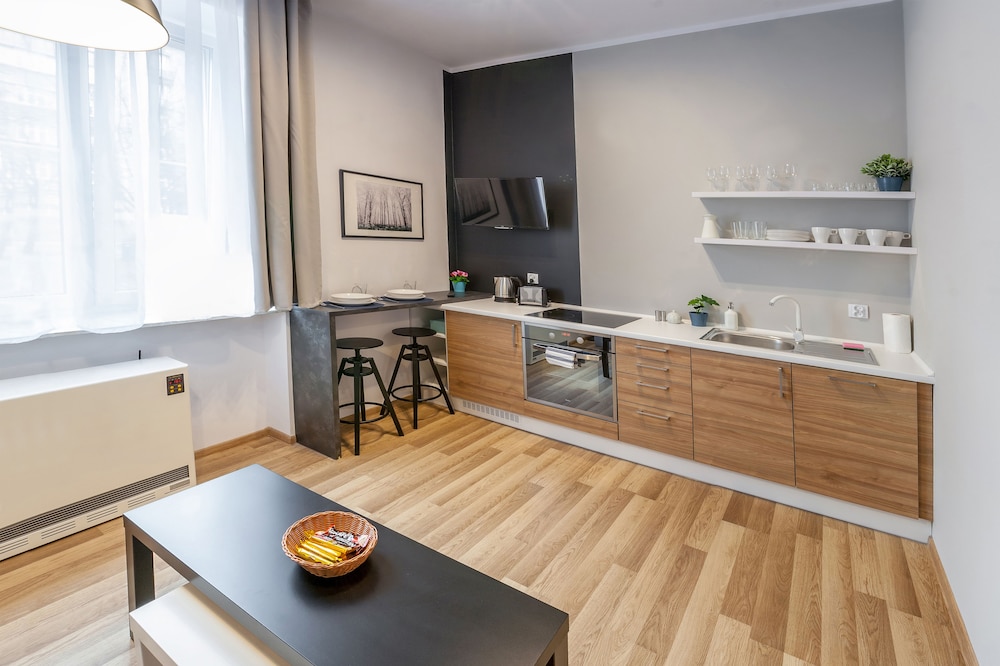 FriendHouse Apartments 40/50