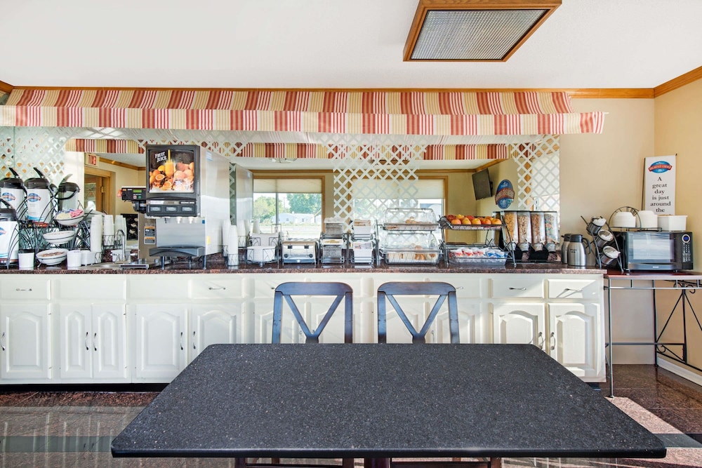 Baymont By Wyndham Sandusky 33/40