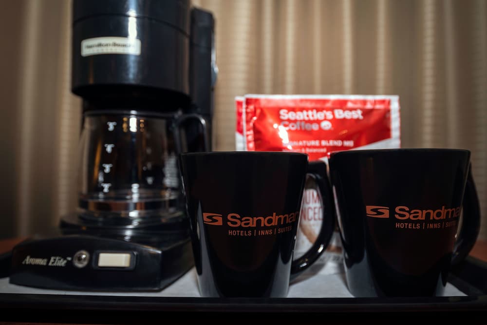 Sandman Hotel & Suites Winnipeg Airport 26/56