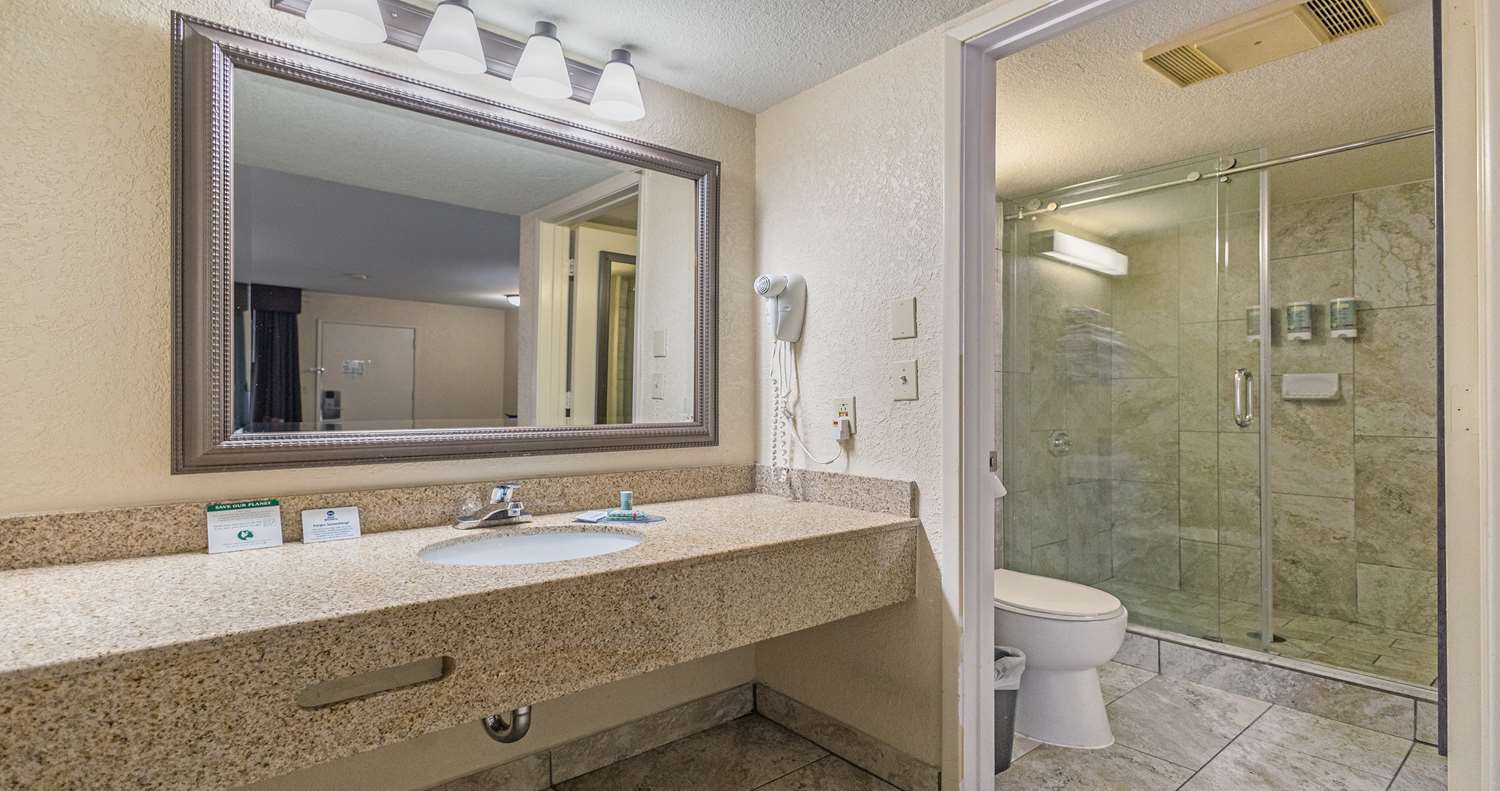 غرفة ديلوكس بسرير كينج بإطلالة على البحر، Best Western Roseville Inn 4/5