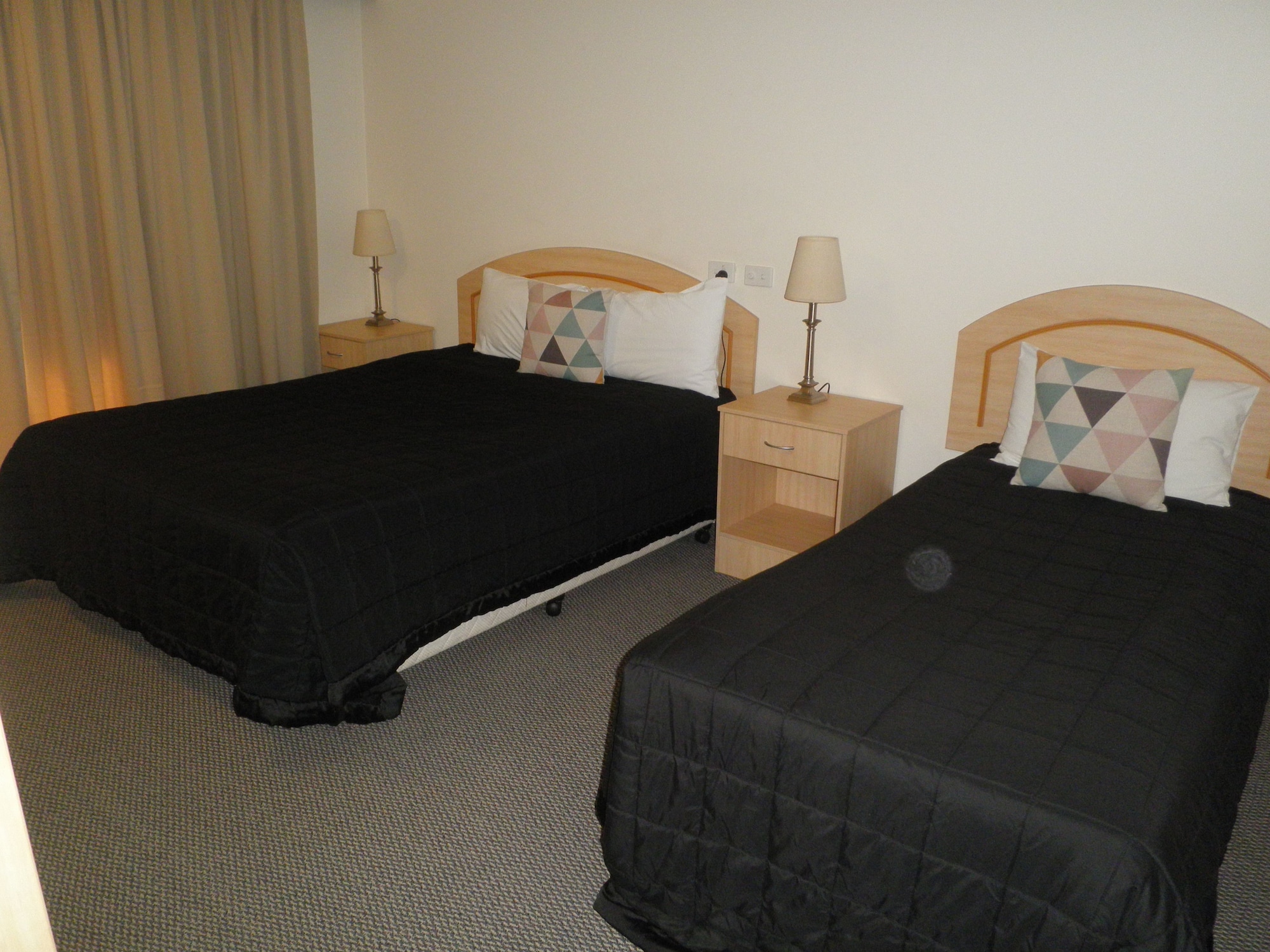 Family, 1 Queen and 3 Single Beds