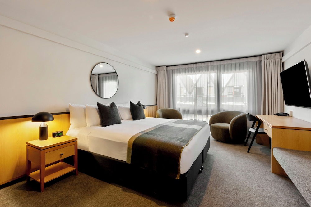 SUPERIOR, DOUBLE OR TWIN BED