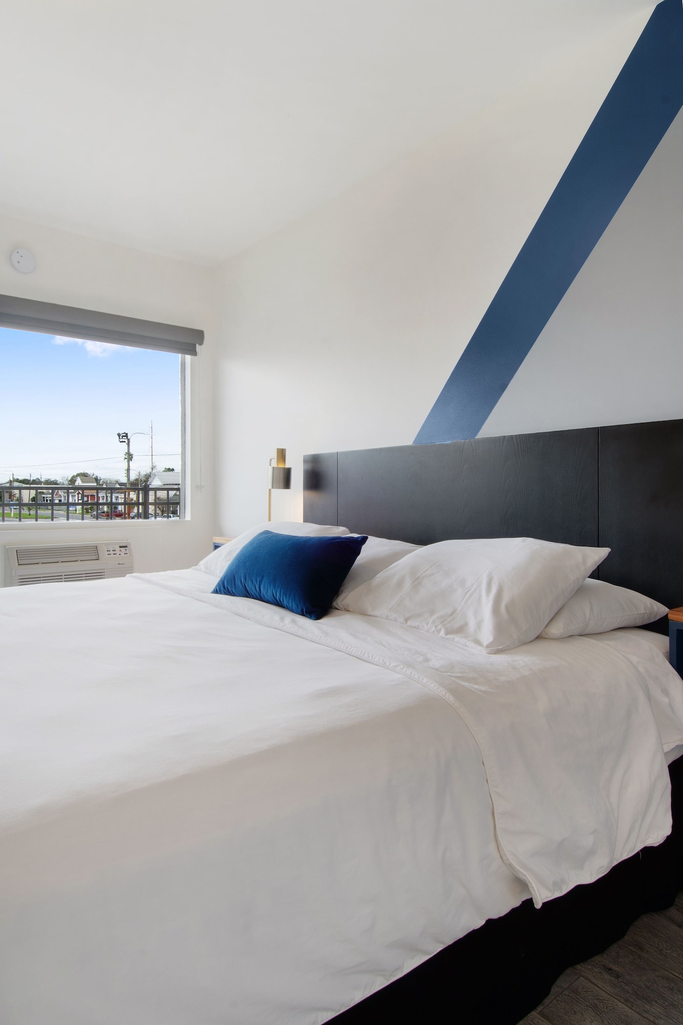 ROOM, KING BED