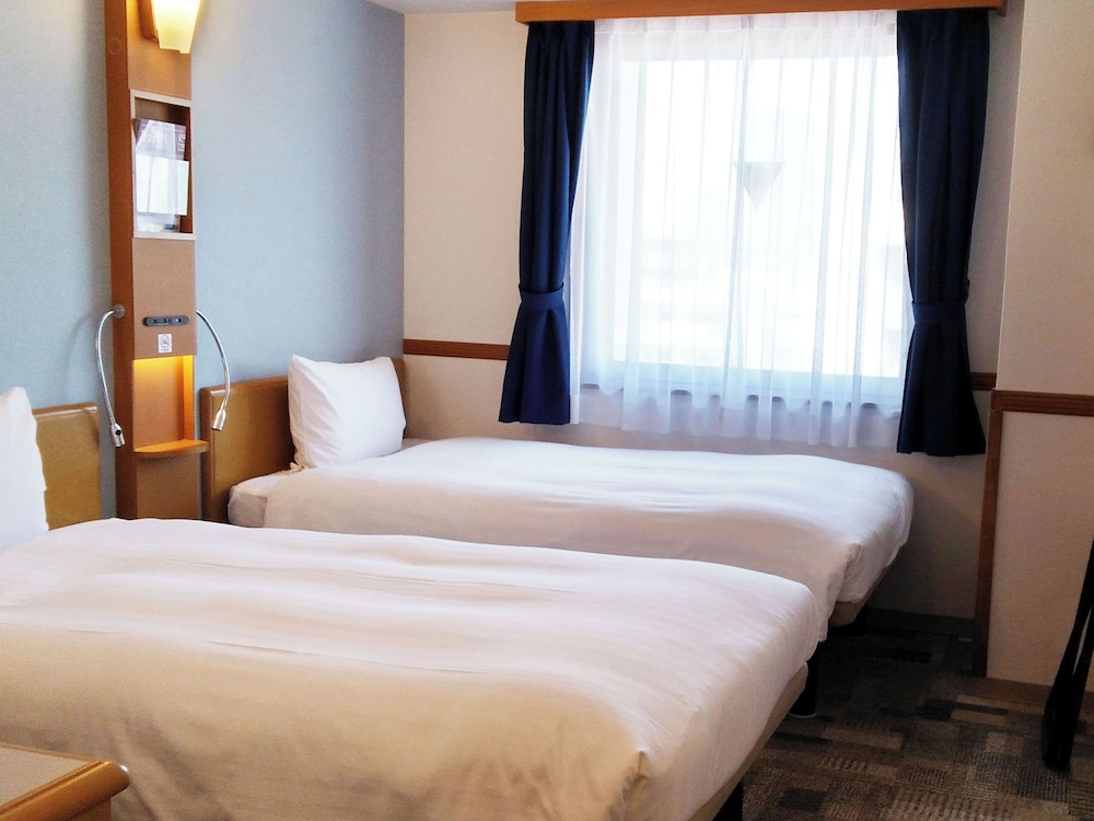 غرفة قياسية بسريرين منفصلين، Toyoko Inn Tokyo Shinjuku Kabukicho 3/7