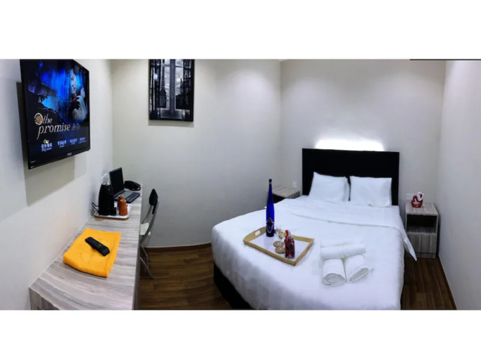 Deluxe, King Bed, No Window
