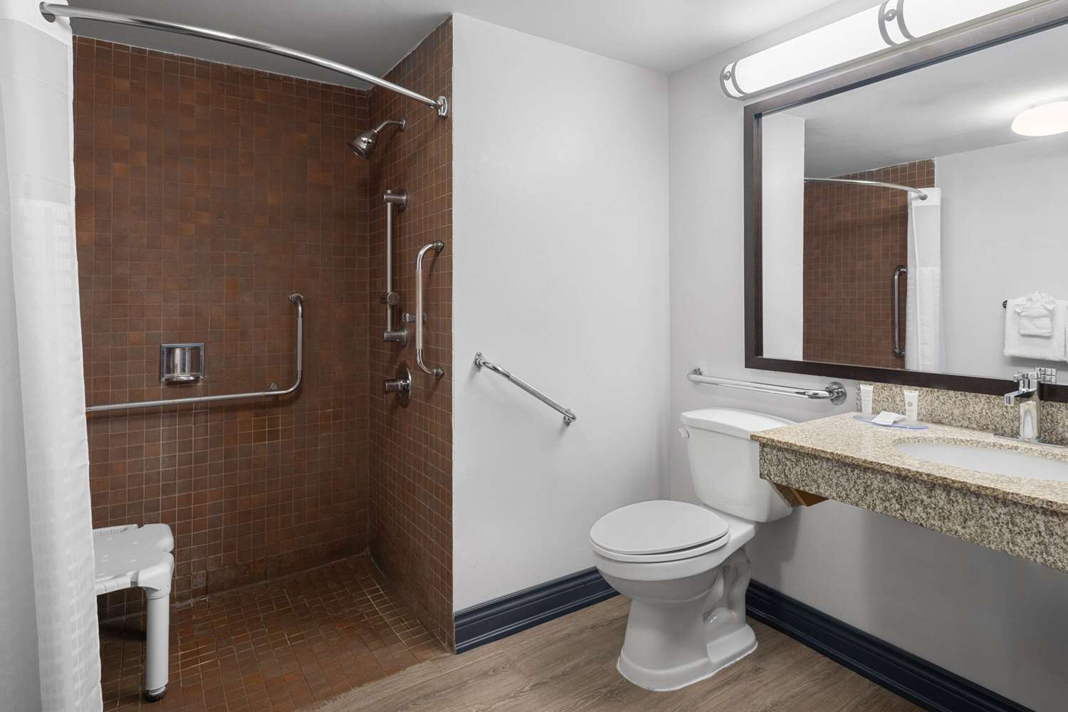 Travelodge by Wyndham Barrie on Bayfield 24/24