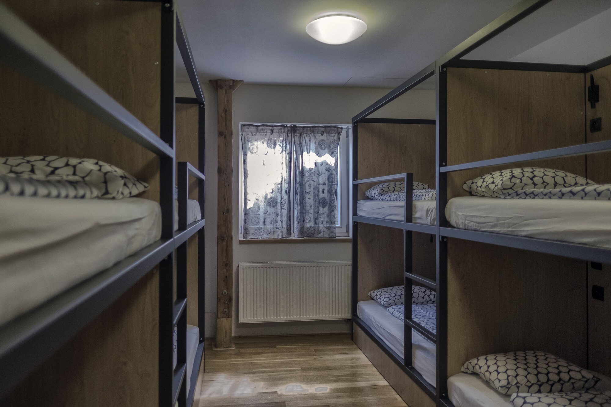 MIXED DORM, 8 BEDS