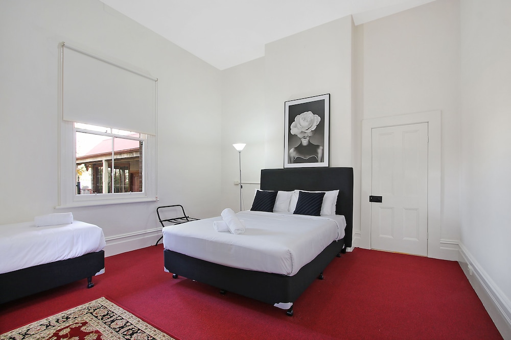 1 Bedroom, Flat, Suite, 1 Queen and 1 Single Bed, Kitchenette