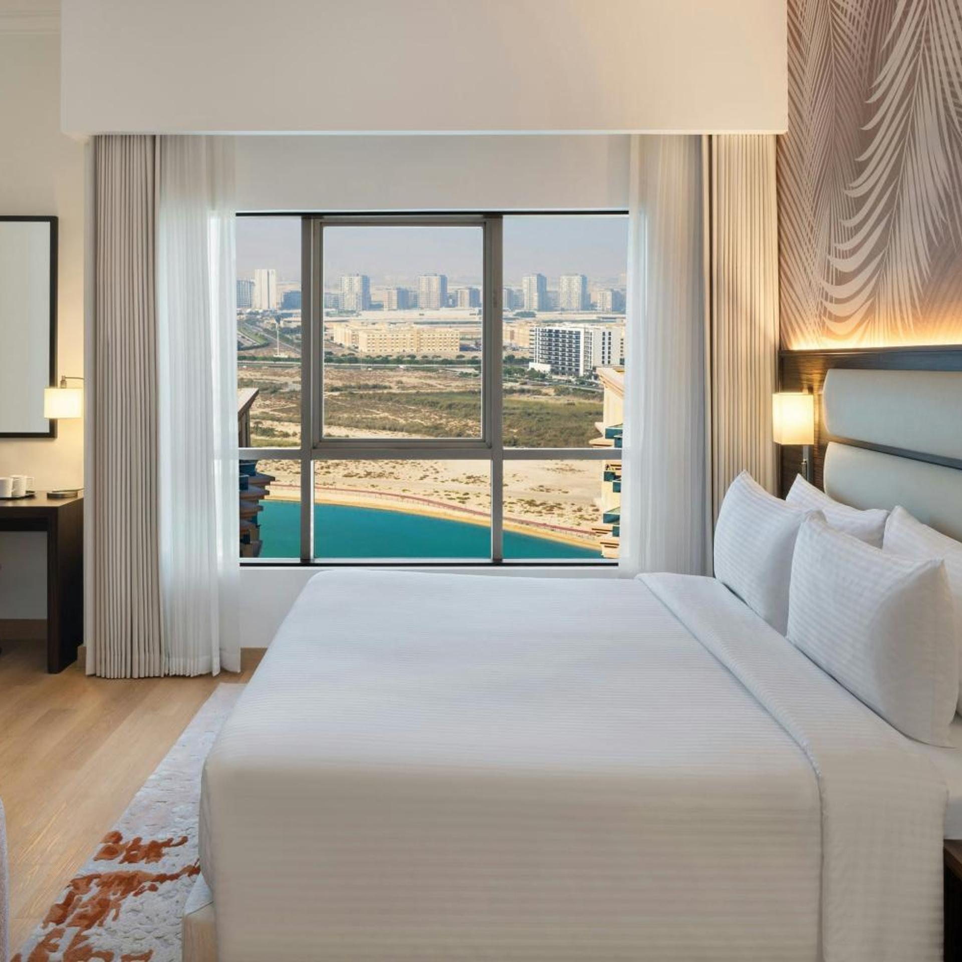 Deluxe, King Bed, Partial Water View