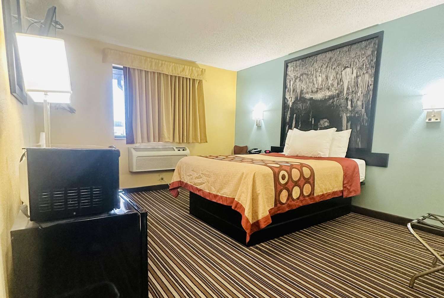 Super 8 by Wyndham Warrenton 6/16