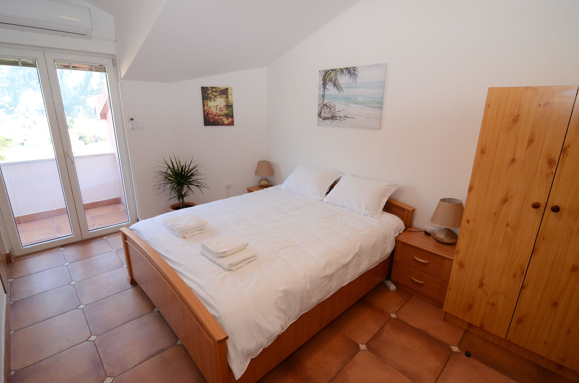 Panoramic, Suite, Queen Bed, Bay View