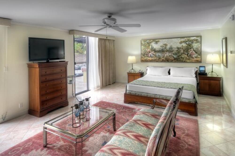 Dinah's Garden Hotel 34/60