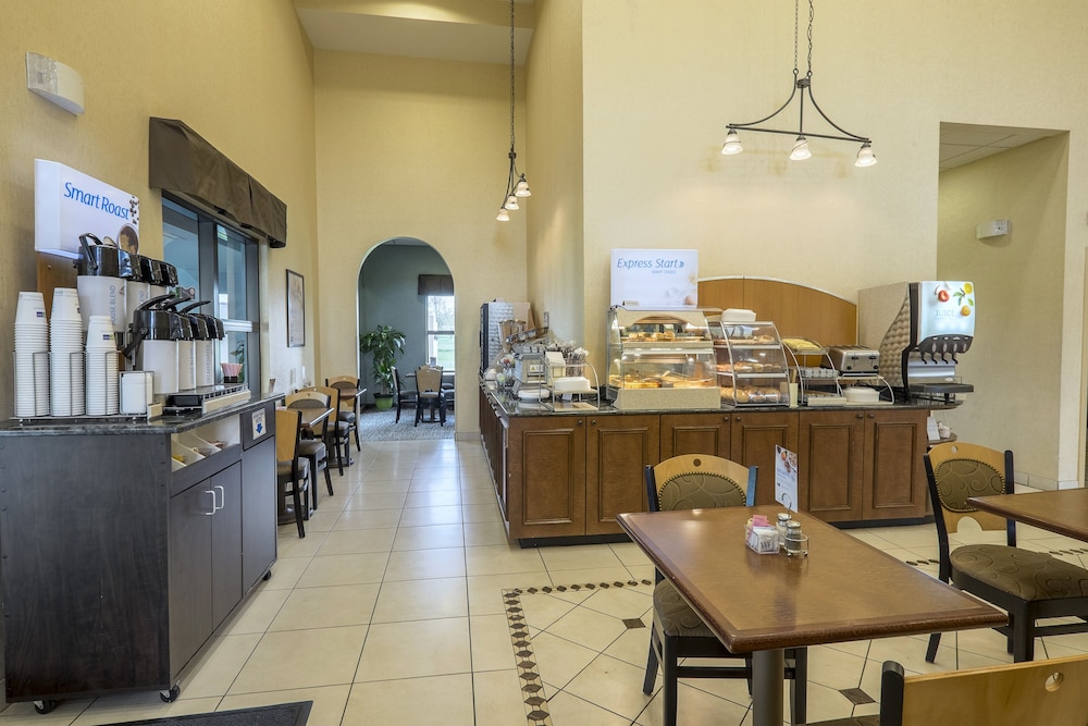 restaurant cafeteria