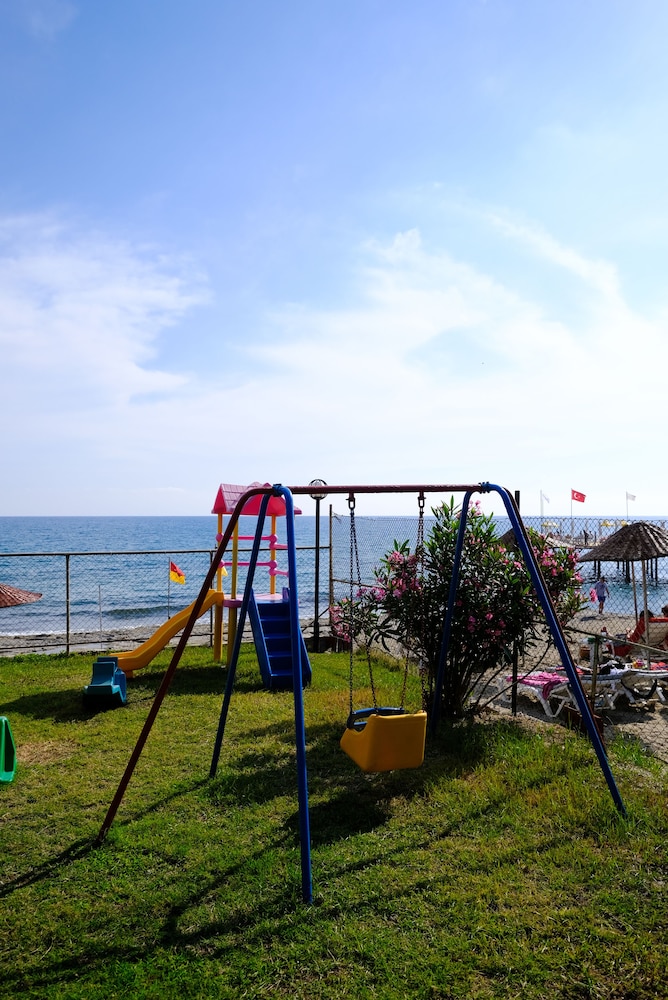 Anitas Beach Hotel 15/32