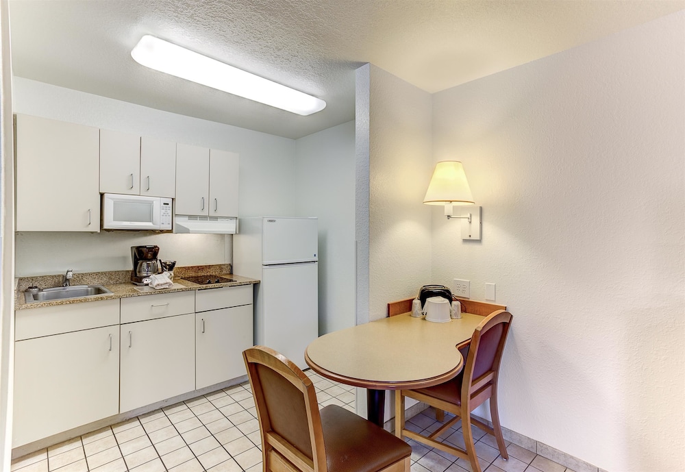 Studio 6 Extended Stay - Kissimmee, FL - Orlando 20/31