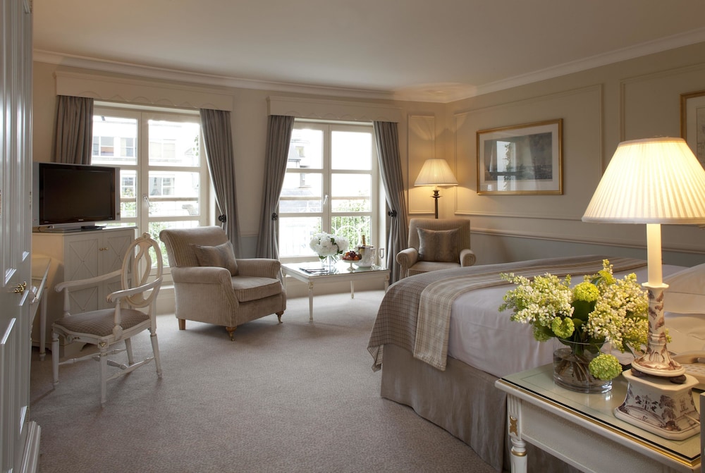 The Merrion 34/69