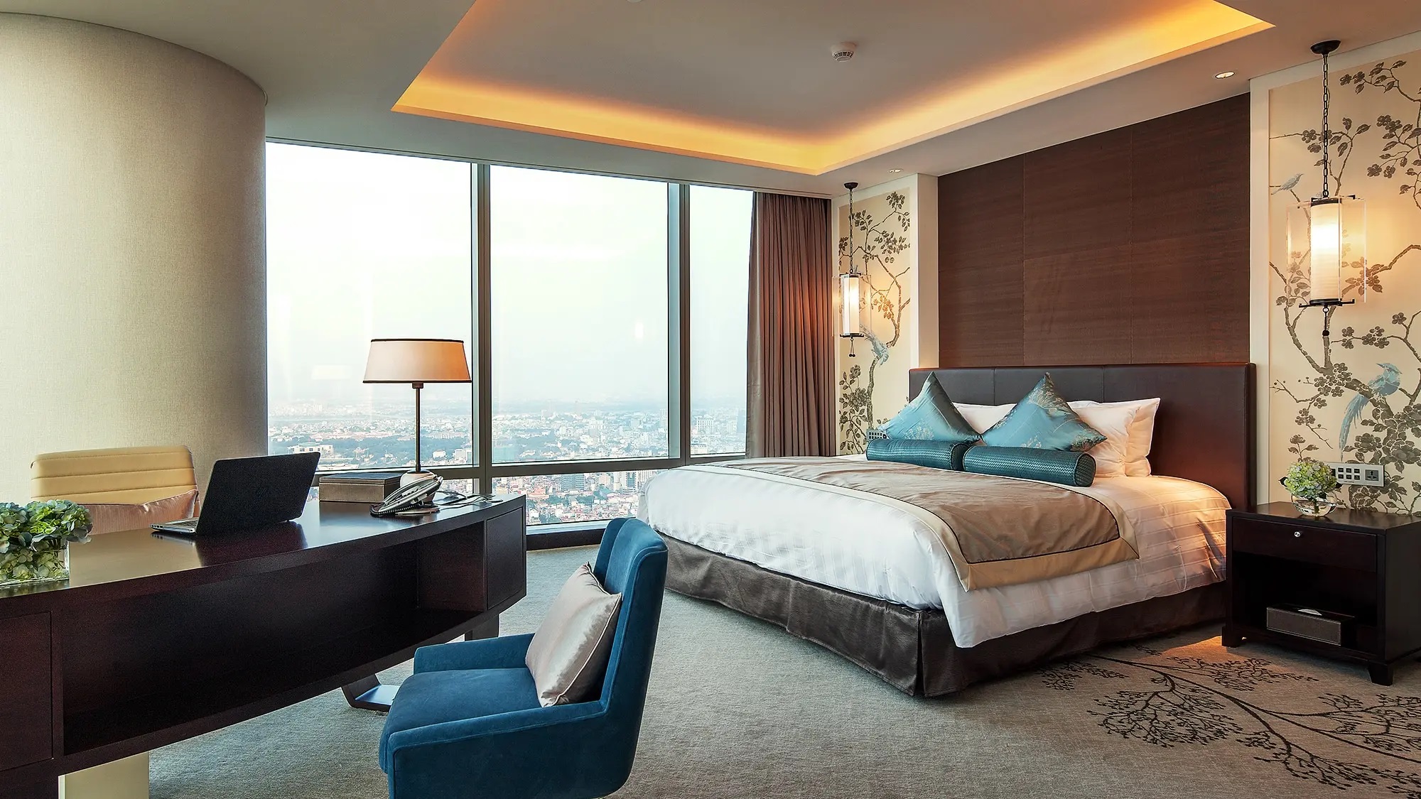 DELUXE, SUITE