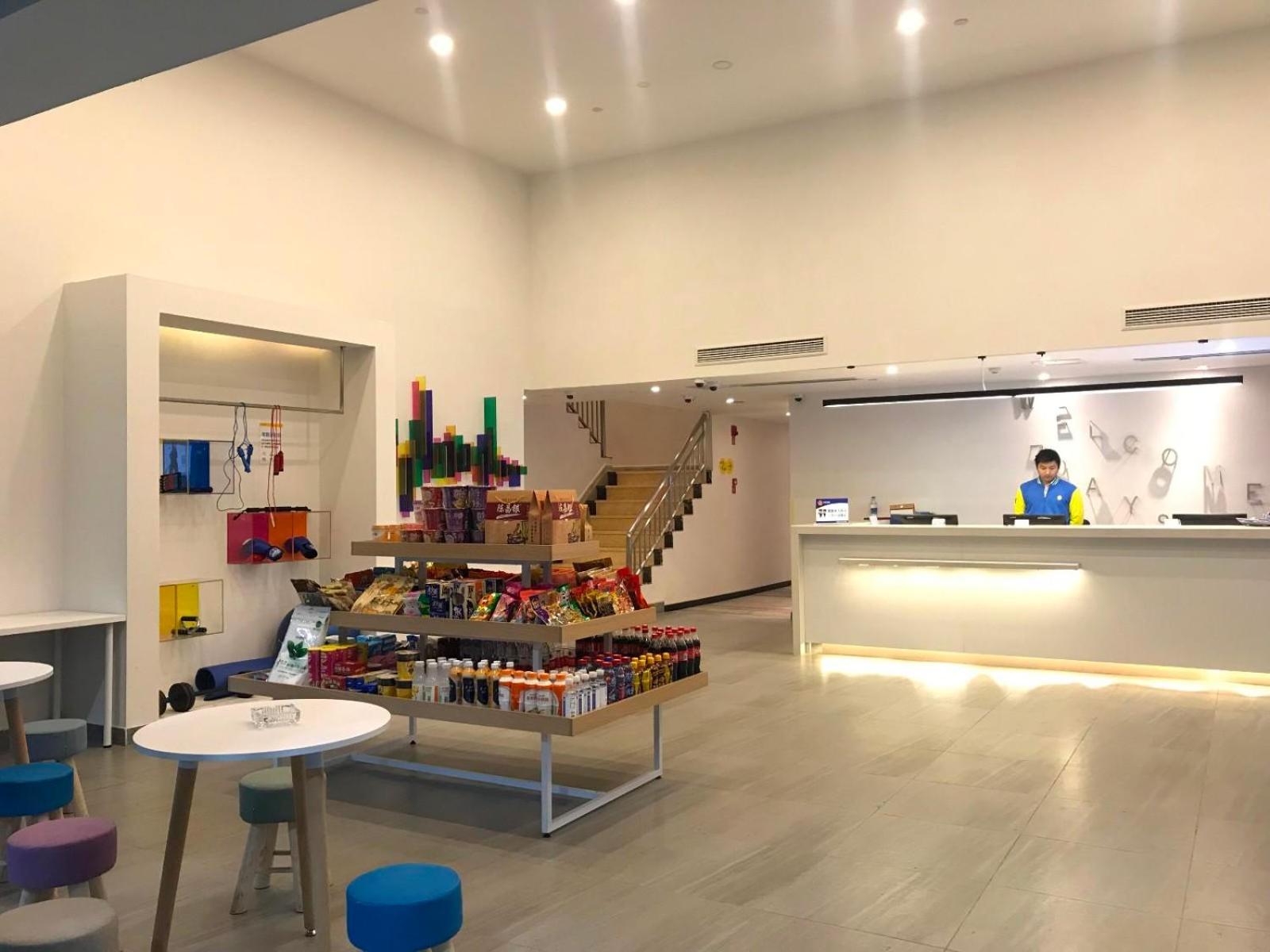 7 Days Inn (Chongqing Longtousi North Square of North Railway Station) 26/32
