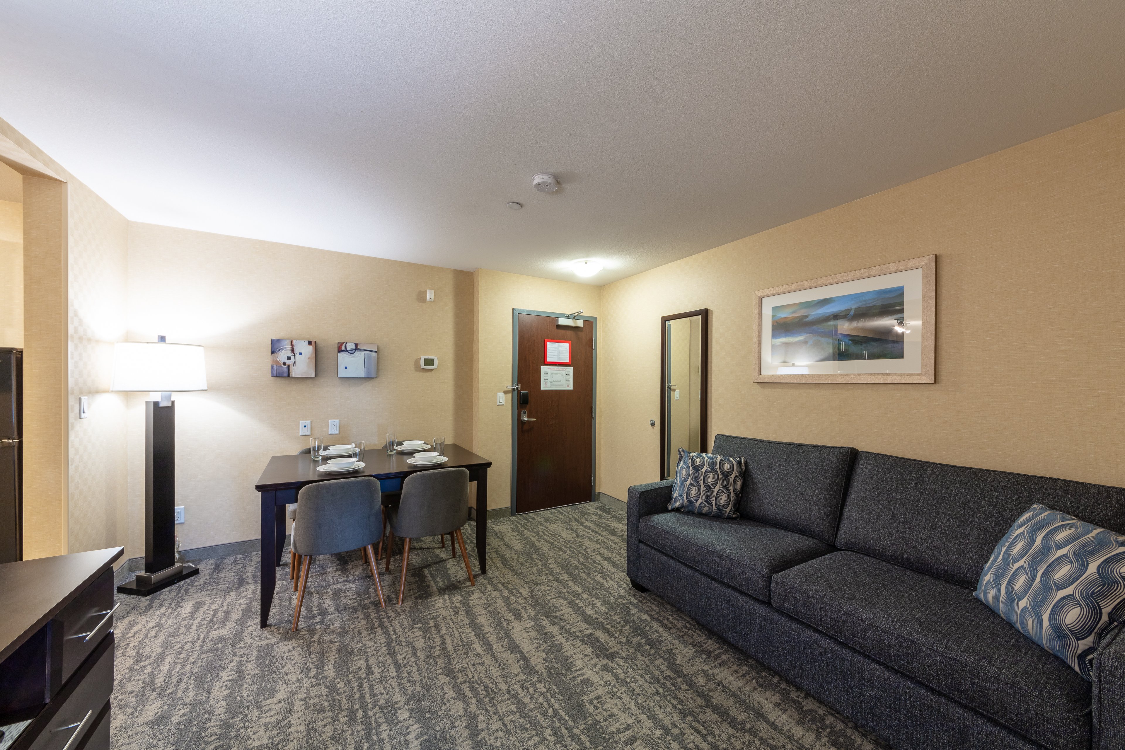 Holiday Inn Express Suites Riverport 51/76