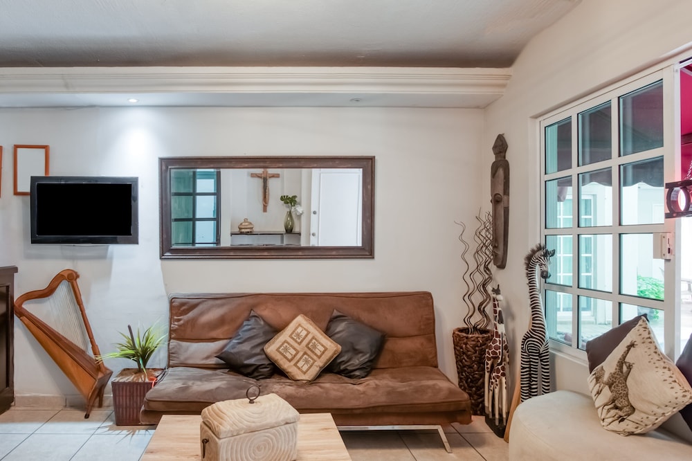 Boca Inn Hotel &amp; Suites 41/66