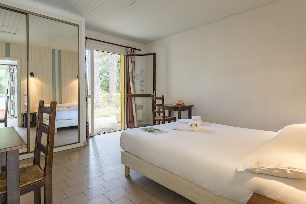 ROOM, DOUBLE BED, ACCESSIBLE