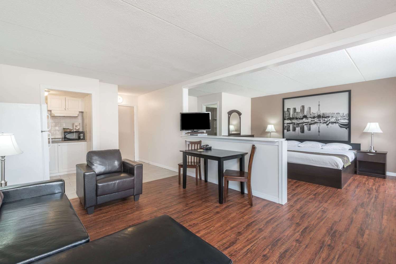 Super 8 by Wyndham Calgary Airport 17/24