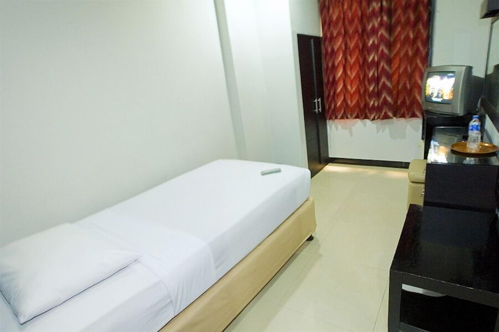 Hotel Celebes 9/22