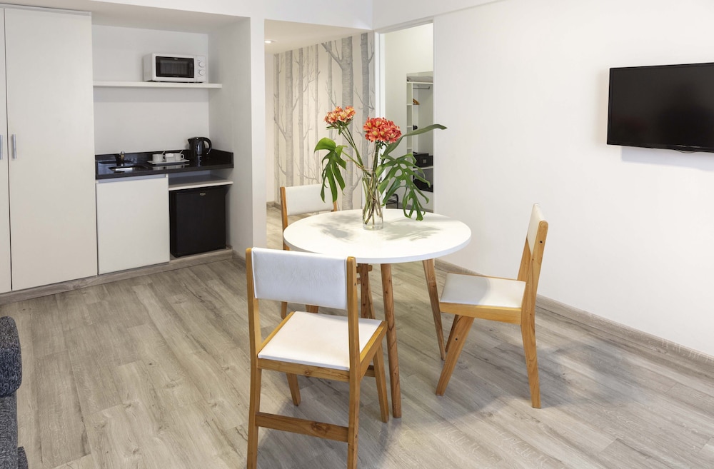 DecO Recoleta Hotel 55/61