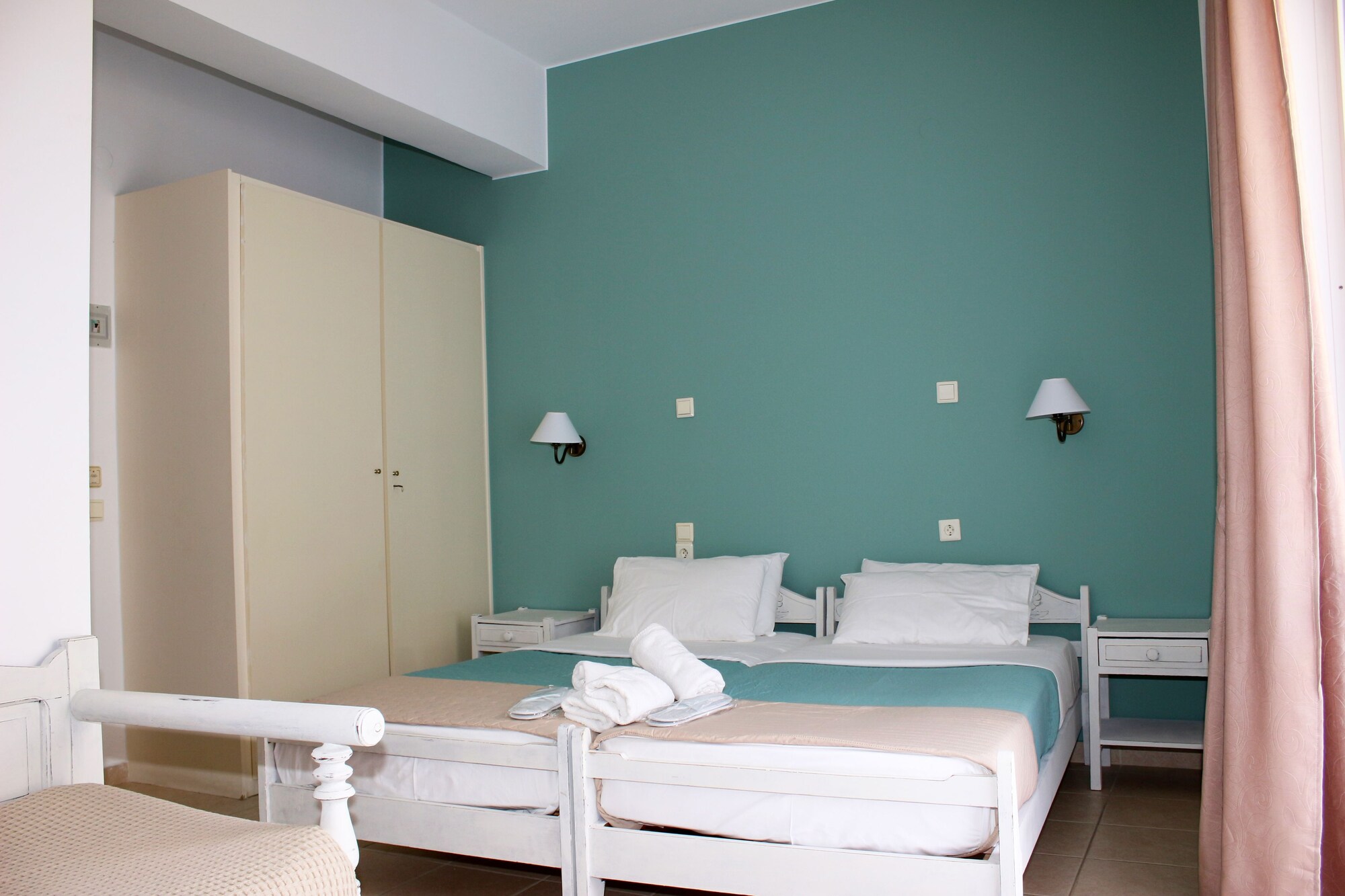 Standard, Twin Beds, Sofa