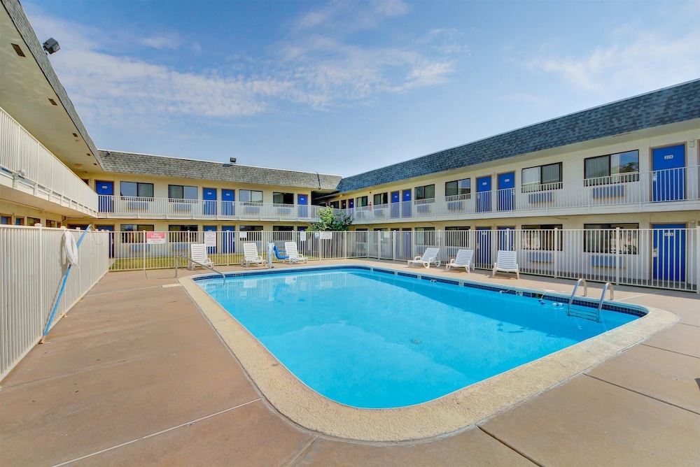 Motel6 Wichita, KS 7/44