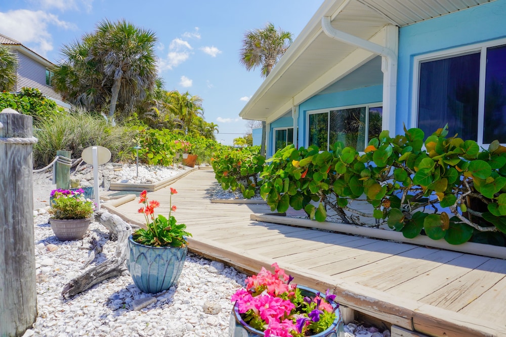 Pearl Beach Inn 3/54
