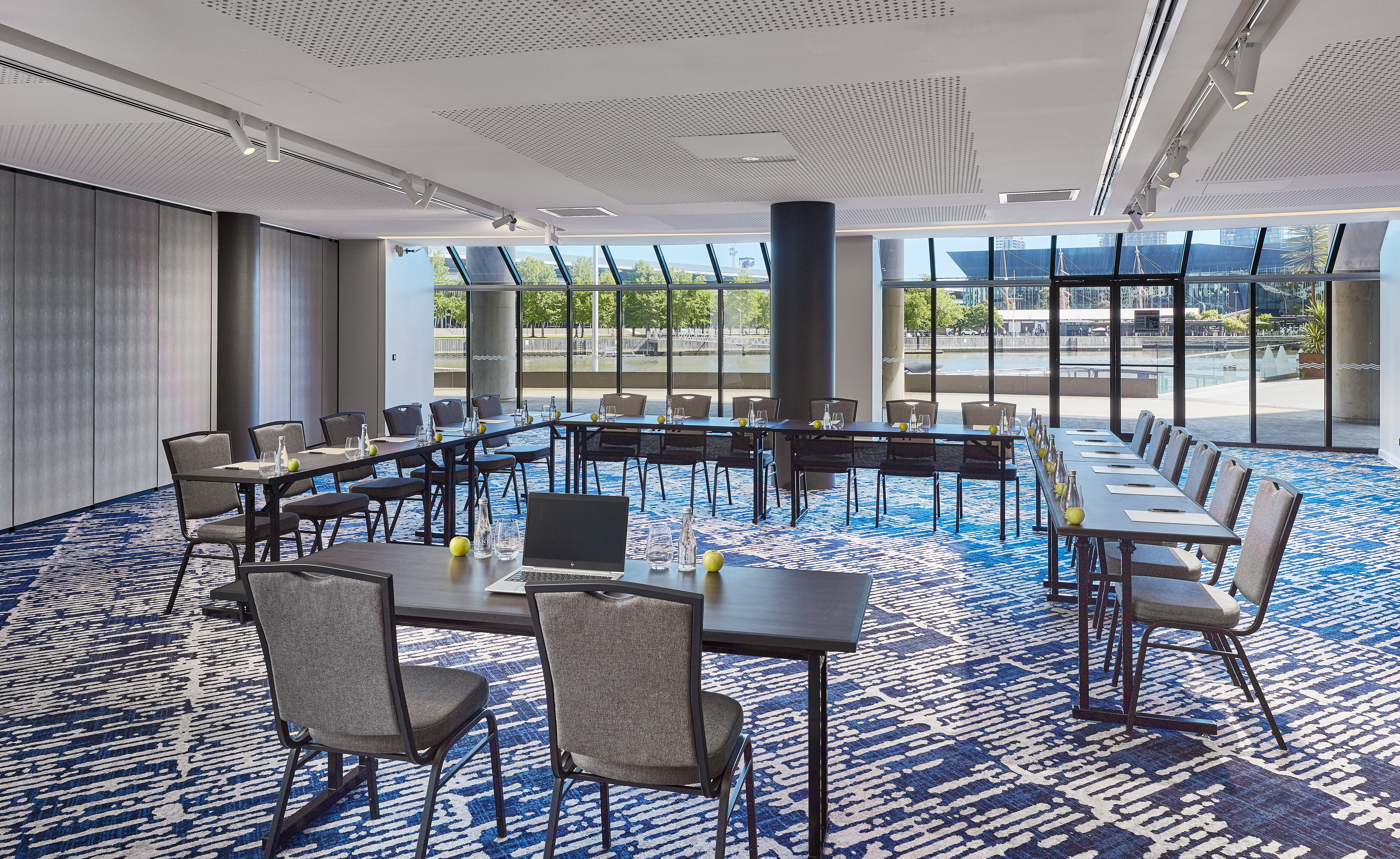 Crowne Plaza Hotel Melbourne 58/72