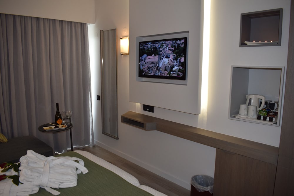 MINOS MARE HOTEL 8/24
