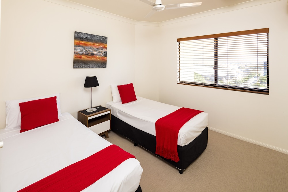 Jack Newell Holiday Apartments 24/74