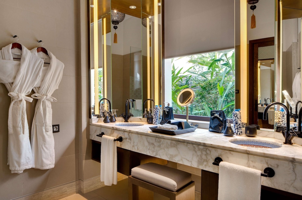 Banyan Tree Tamouda Bay 86/87
