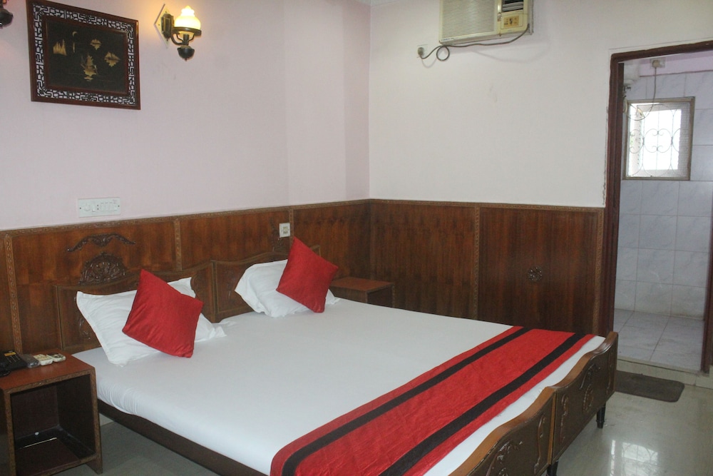 Hotel Heera 12/37