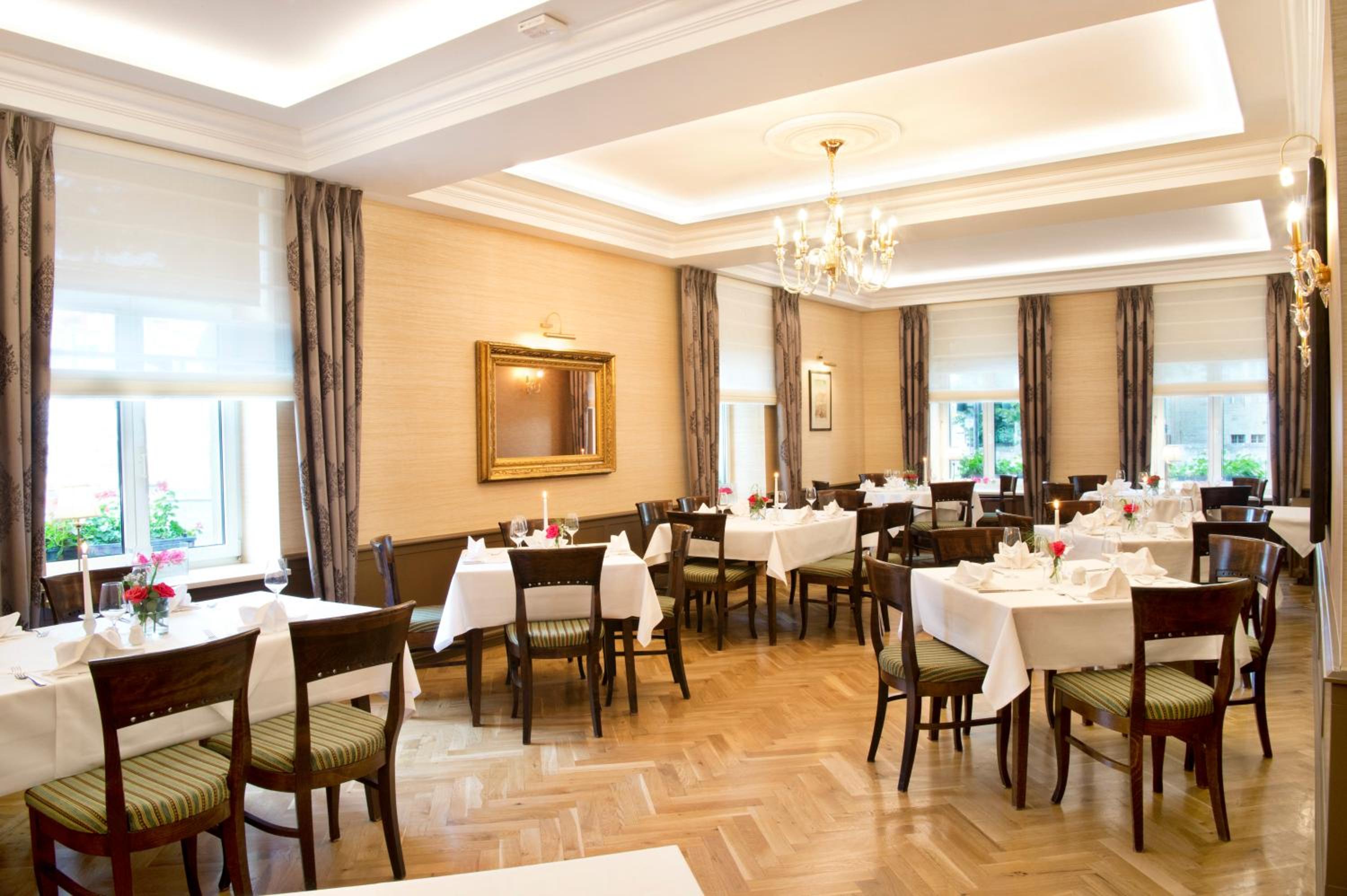 Hotel Schwarzer Bar Jena 36/50