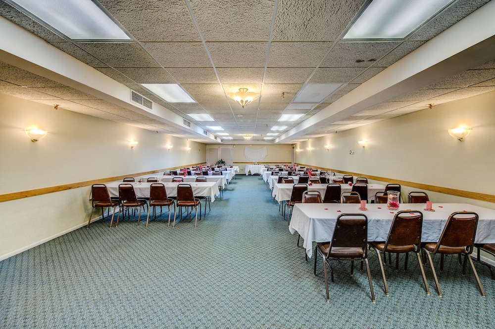 Equality Inn, Rockford (IL) — 3