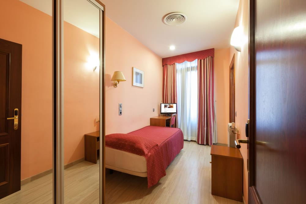 Alba Hotel 7/32
