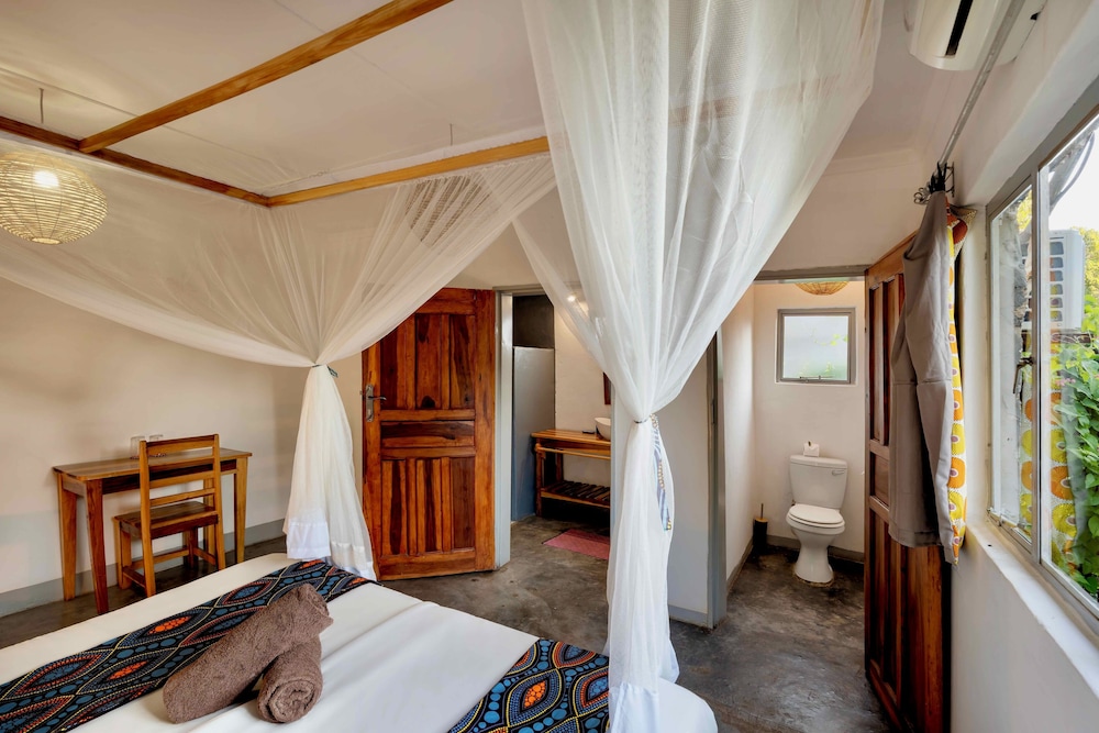 Kamunjila Lodge 18/50