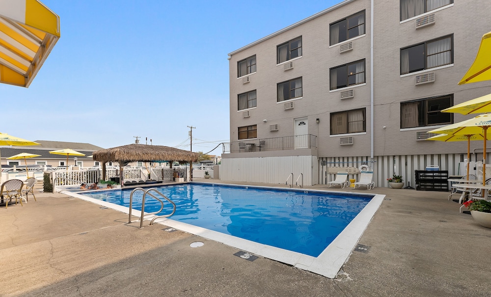Oceanic Hotel 8/50