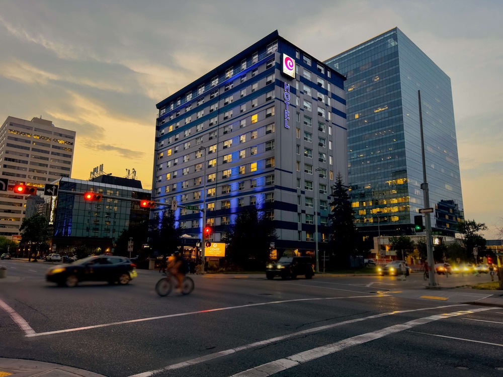 Coast Calgary Downtown Hotel and Suites by APA 55/61