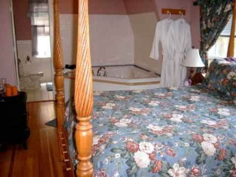 Brookview Manor Inn of the Poconos 27/51