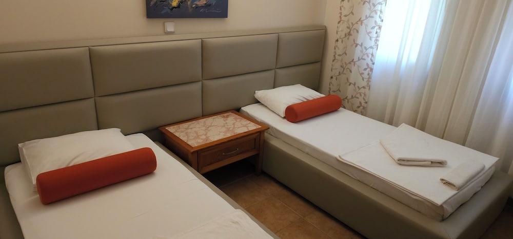 Ford Hotel - Special Class 9/50