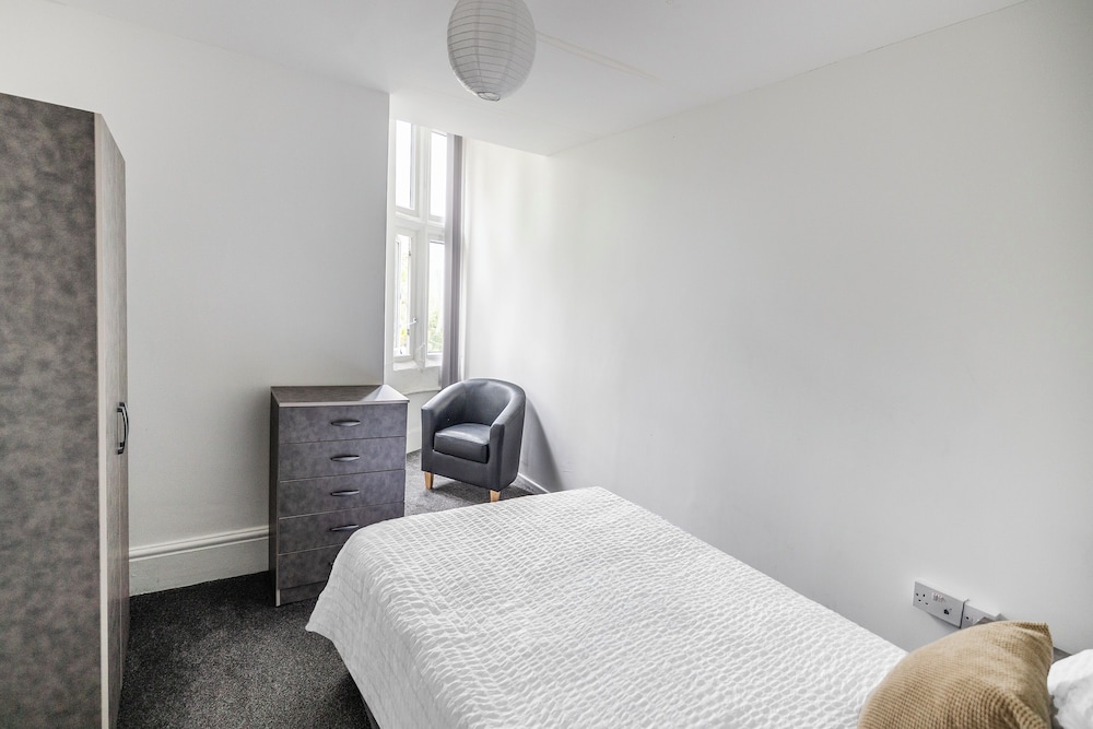 OYO A Better Night Hotel Limited 33/50
