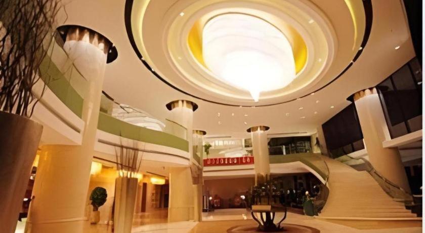 Xinhua Jianguo Hotel 5/48